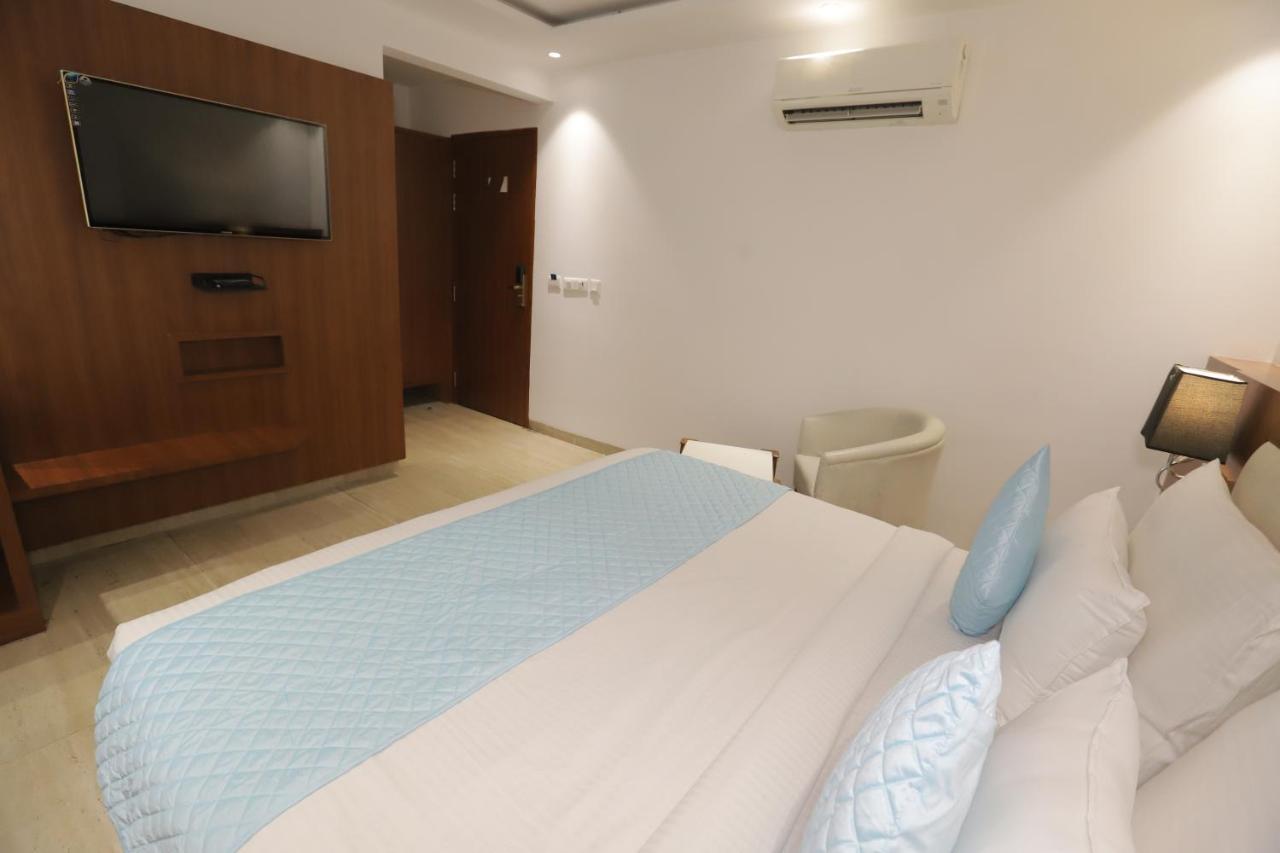 Hotel Nh Skye Suites 3*
