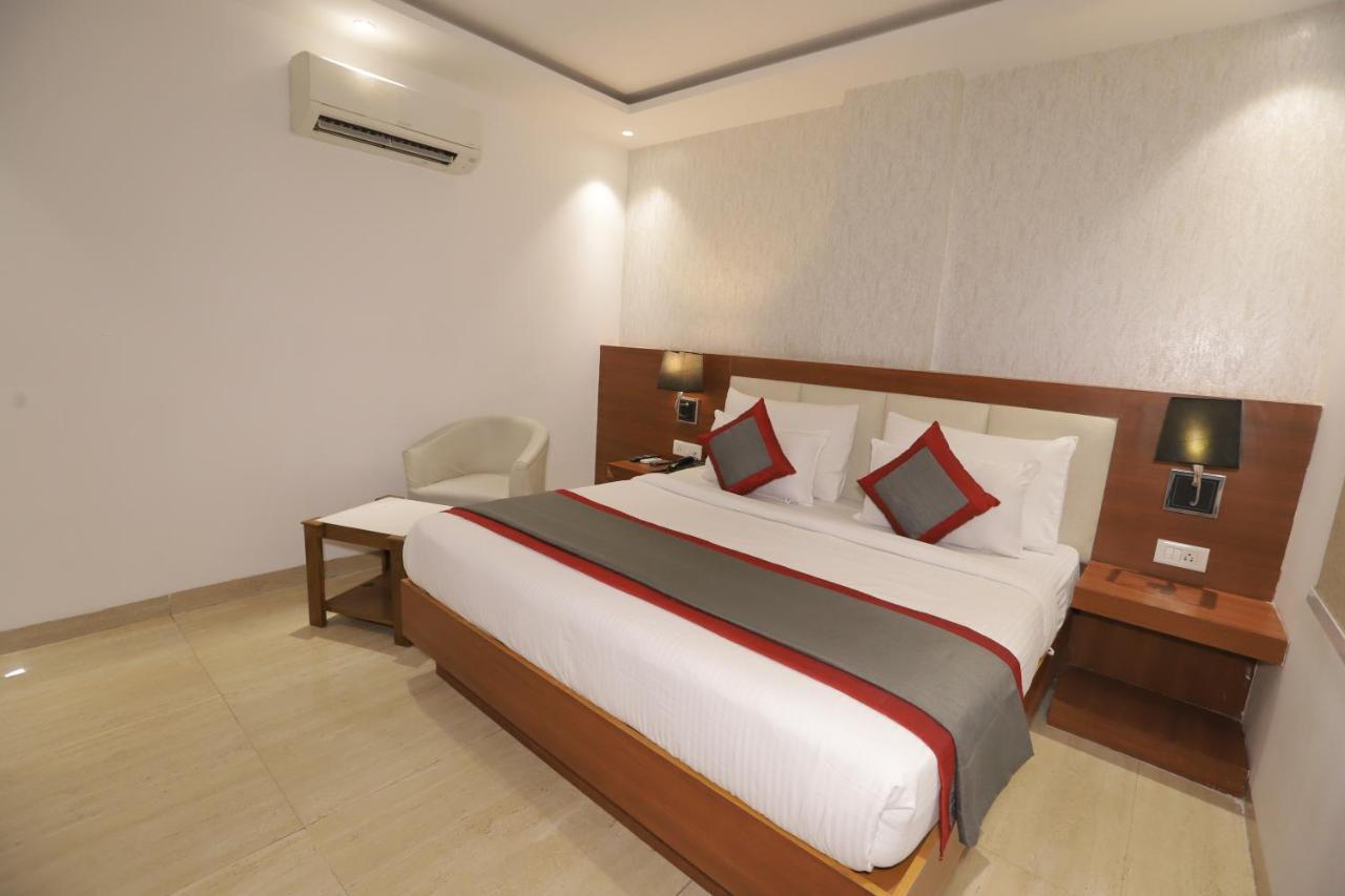 Hotel Nh Skye Suites 3*